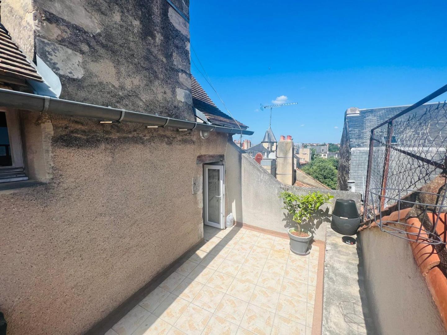 So British ! Appart Atypique Et Sa Petite Terrasse Poitiers Bagian luar foto