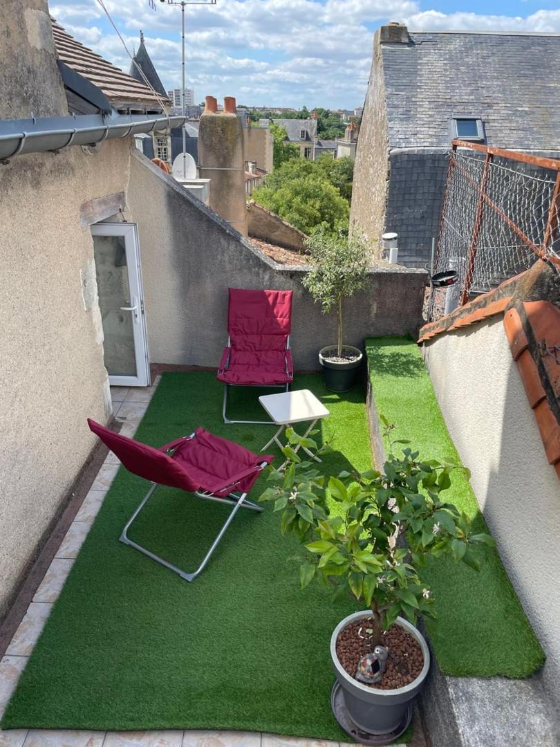 So British ! Appart Atypique Et Sa Petite Terrasse Poitiers Bagian luar foto